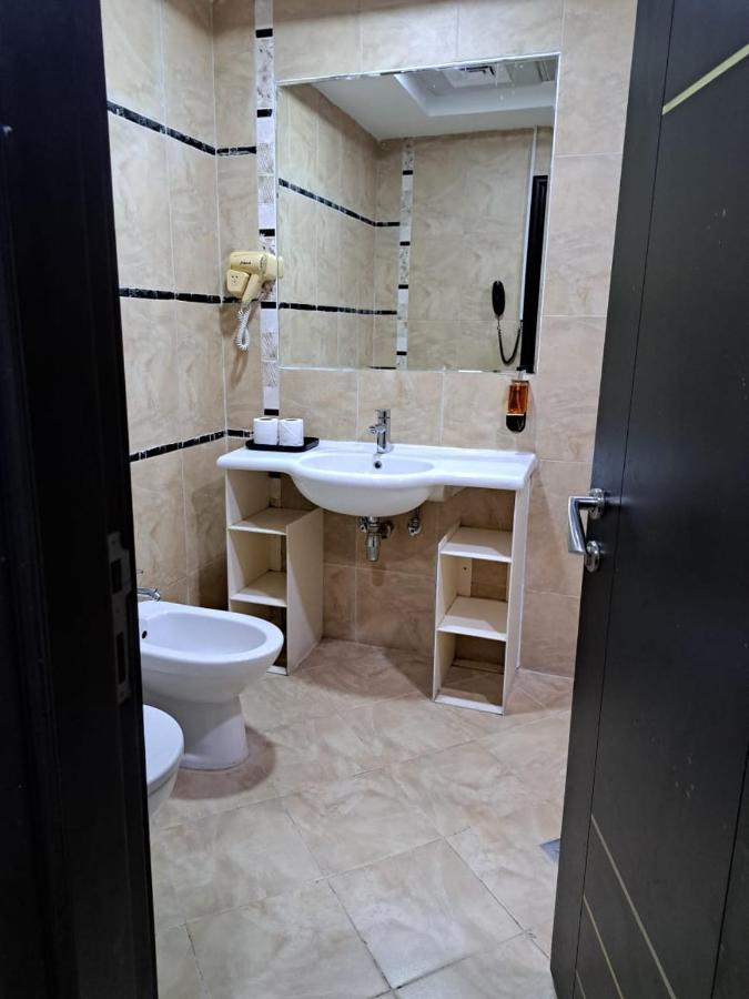 Vvip Apartment Dubai Buitenkant foto